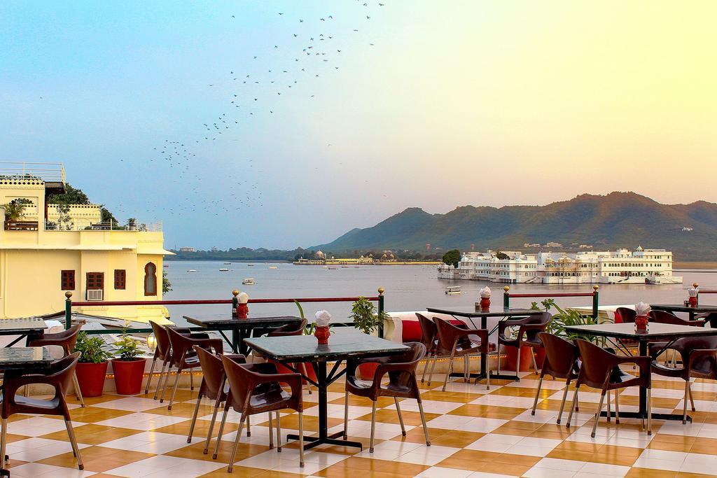 Hotel Devraj Niwas On Lake Pichola Udaipur Ngoại thất bức ảnh