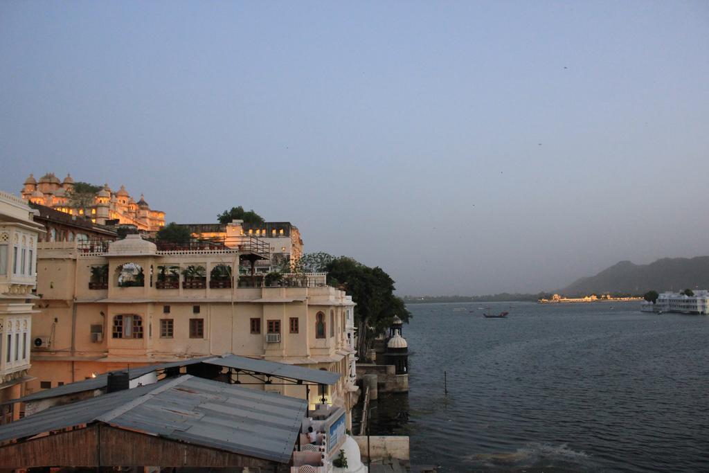 Hotel Devraj Niwas On Lake Pichola Udaipur Ngoại thất bức ảnh